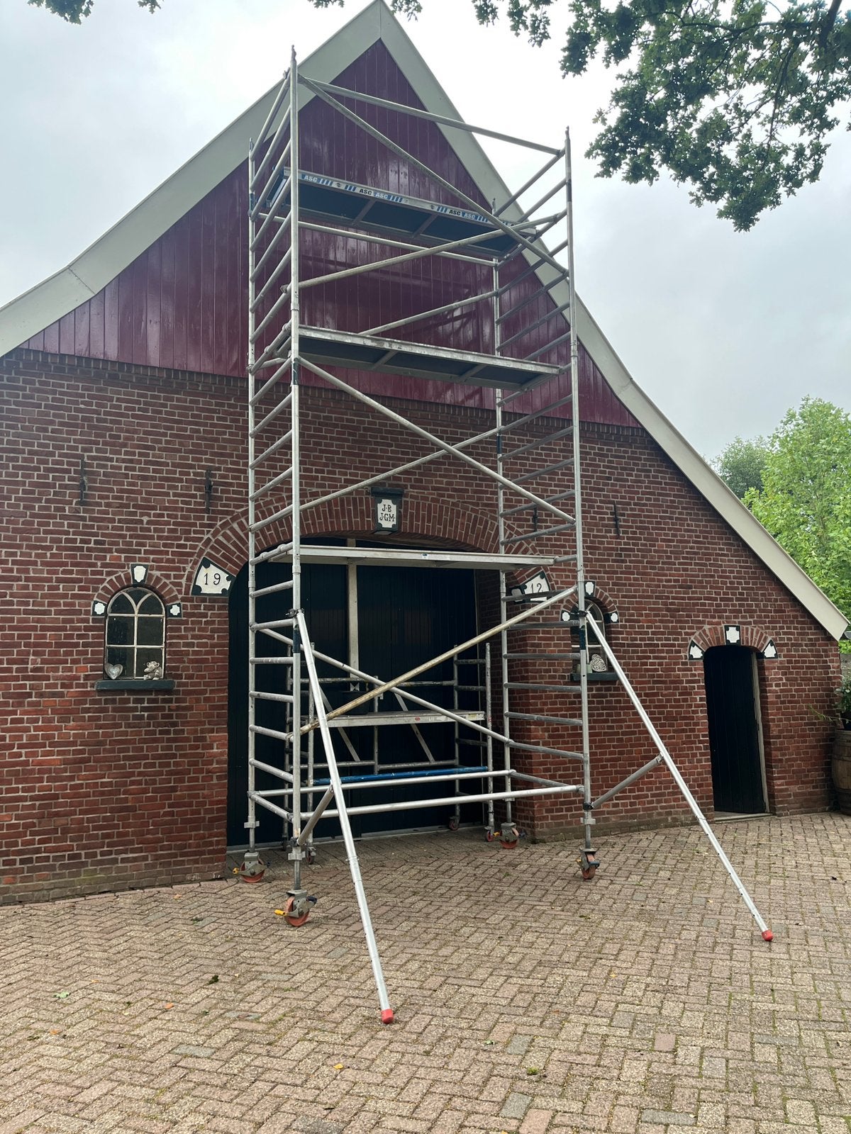 Te huur Rolsteiger max werkhoogte ruim 8 meter, Doe-het-zelf en Verbouw, Steigers, Ophalen, Rolsteiger of Kamersteiger, 5 meter of hoger