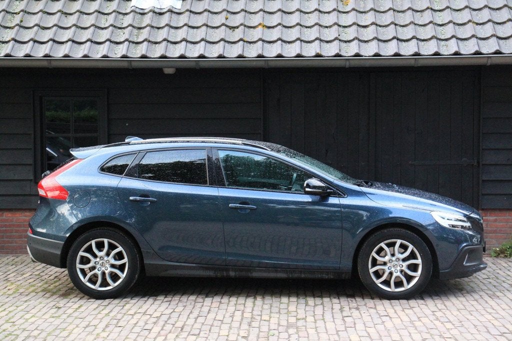 Volvo V40 Cross Country 1.5 T3 Polar+ Luxury Panorama/Camera, 4 cilinders, 700 kg, Blauw, 152 pk