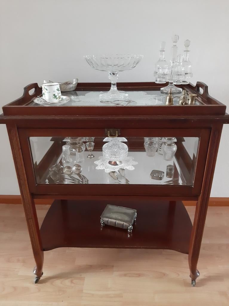 Antiek theekastje met geslepen glas en dienblad, Ophalen