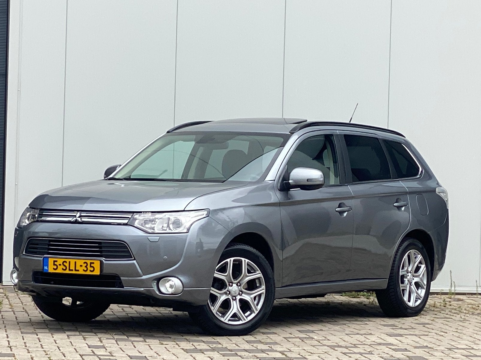 Mitsubishi Outlander 2.0 Dohc Mivec Phev 203pk 4WD CVT 5P, 1998 cc, Outlander, Zwart, 4 cilinders