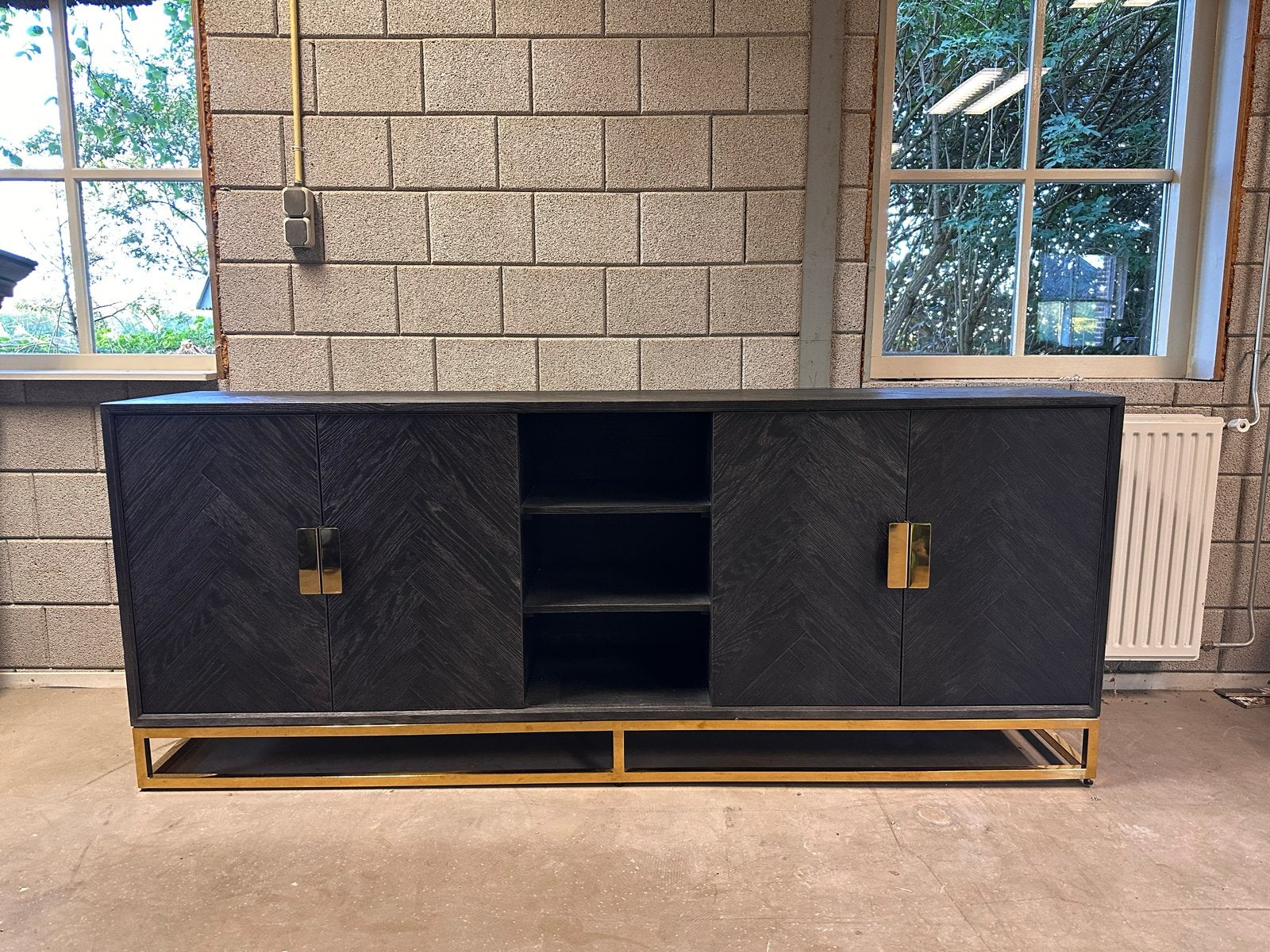 Richmond Blackbone dressoir zwart eiken met goud, Ophalen, Eikenhout, Zo goed als nieuw, 200 cm of meer