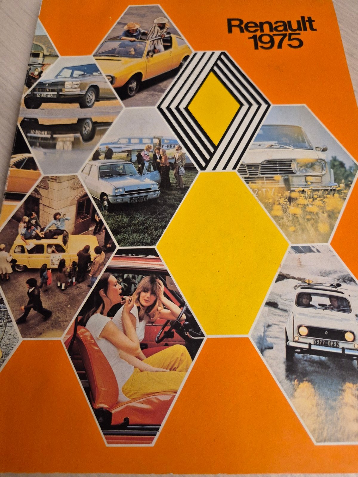 1975 dikke uitgave Renault 4 5 6 15 17 Alpine A110 A310 V6, Boeken, Auto's | Folders en Tijdschriften, Ophalen of Verzenden, Zo goed als nieuw