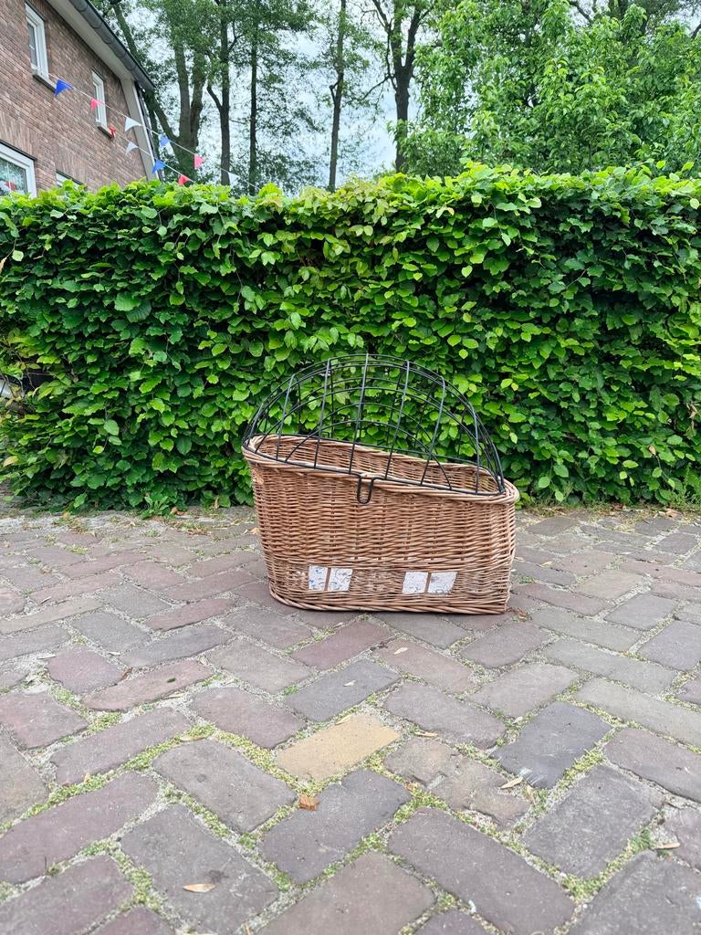 Rieten fietsmand hond, Ophalen, Zo goed als nieuw