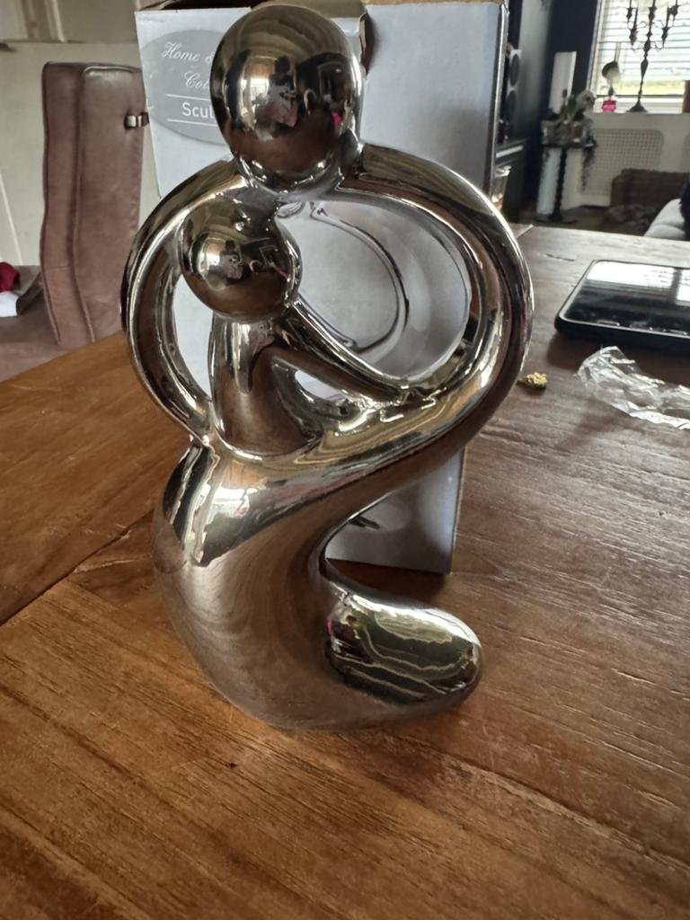 Modern zilverkleurig beeld van omhelzend paar, Zilver, Groep mensen, Ophalen of Verzenden, Handgemaakt