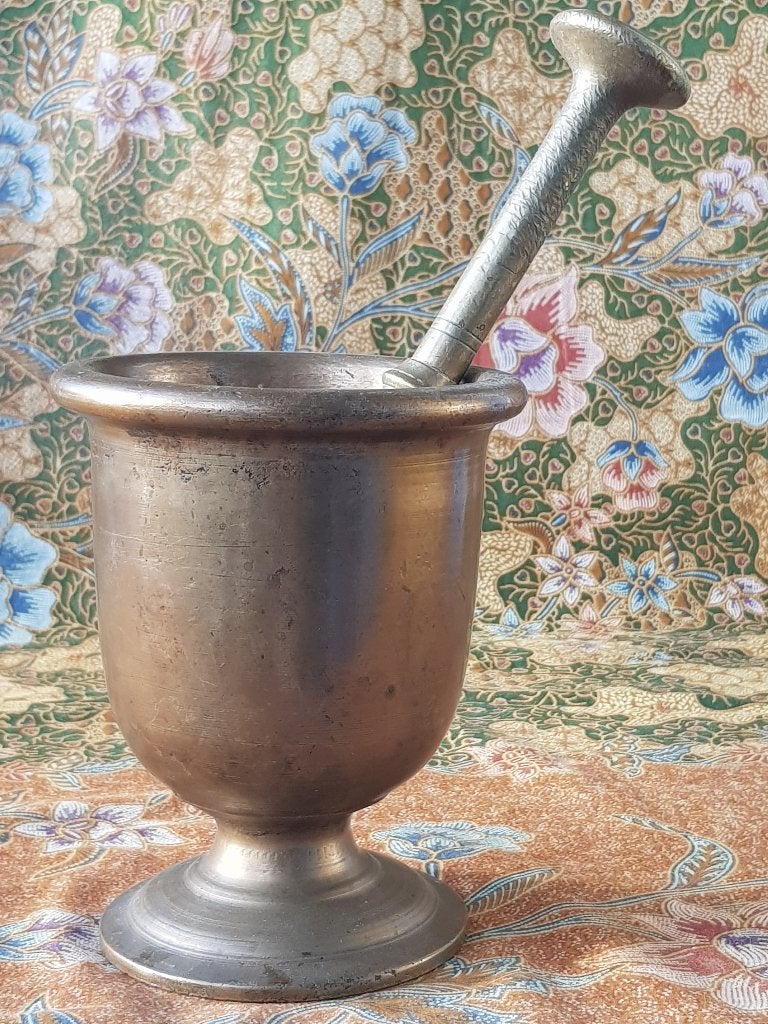 Mooie grote antieke vijzel met stamper uit Duitsland 14,8 cm, Ophalen of Verzenden, Brons