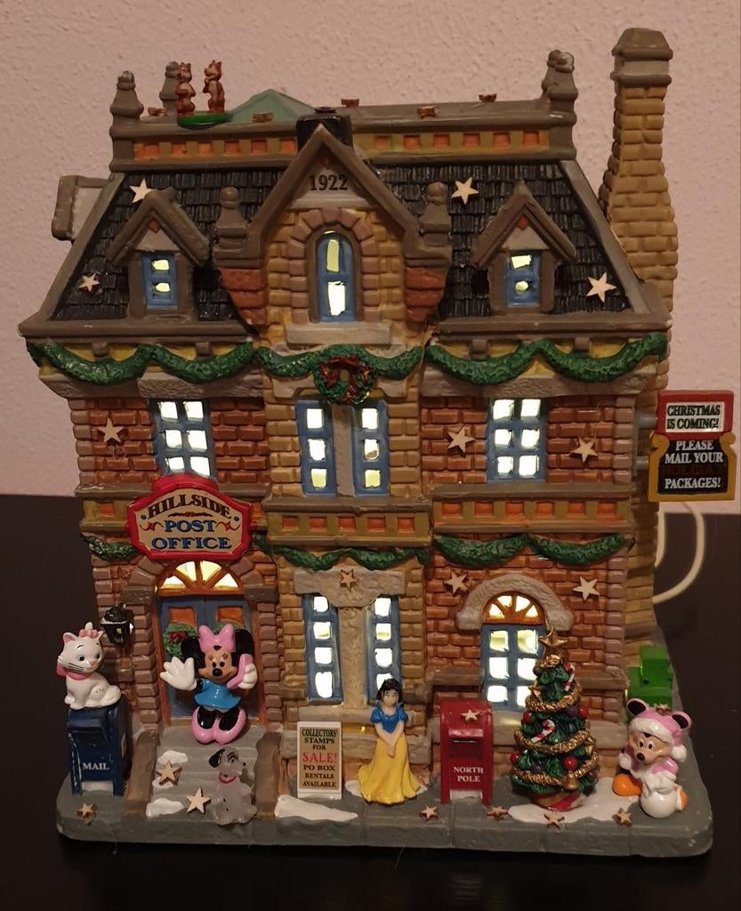 Kersthuis met minnie,mickey,
Dalmatiers.Maria.Sneeuwwitje, Diversen, Ophalen of Verzenden, Zo goed als nieuw