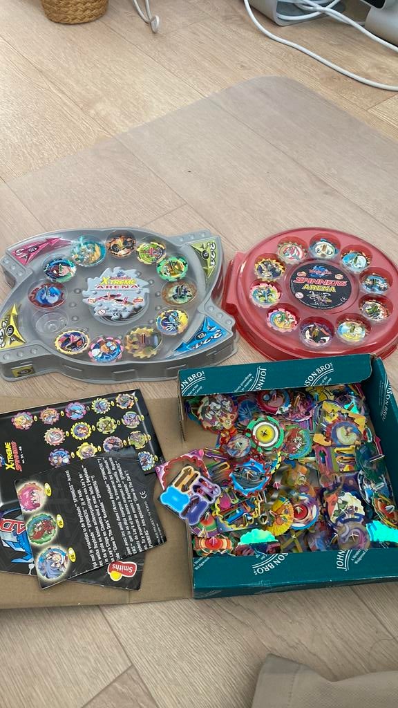 Lays Beyblade spinners, Ophalen, Zo goed als nieuw