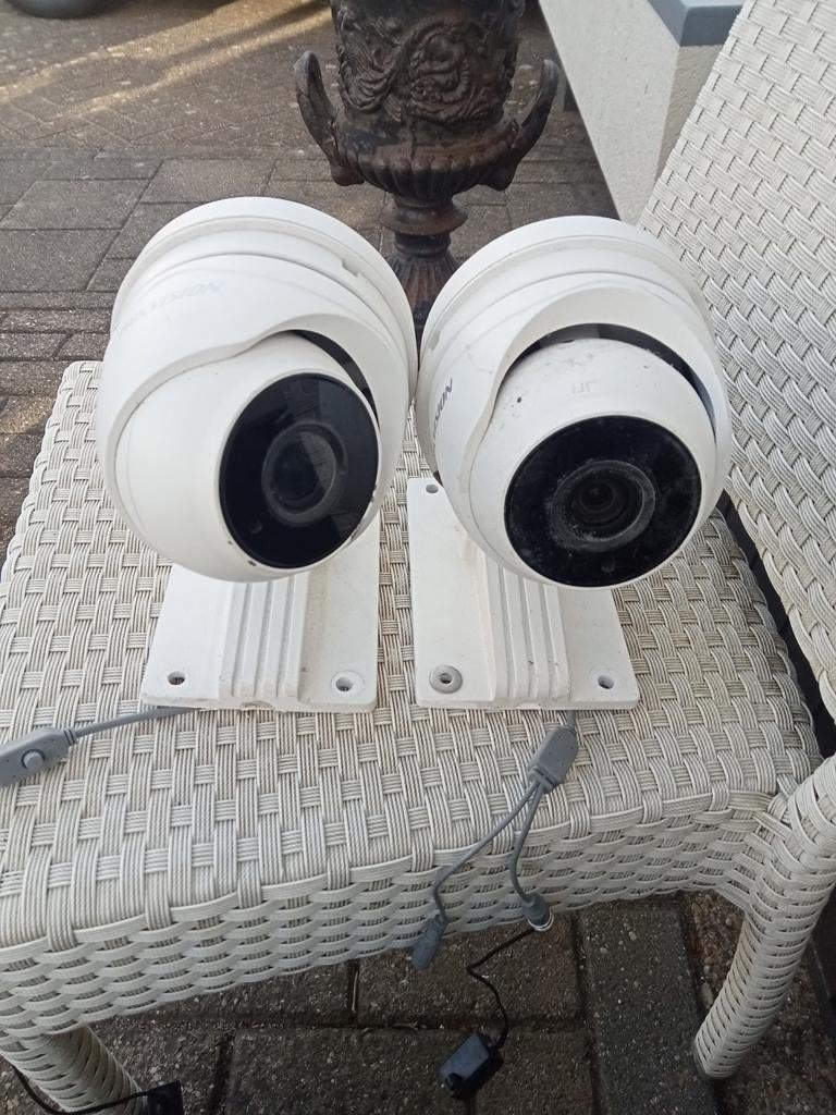 Hikvision cameraset - 2 stuks, ideaal voor beveiliging, Ophalen of Verzenden, Gebruikt, Buitencamera