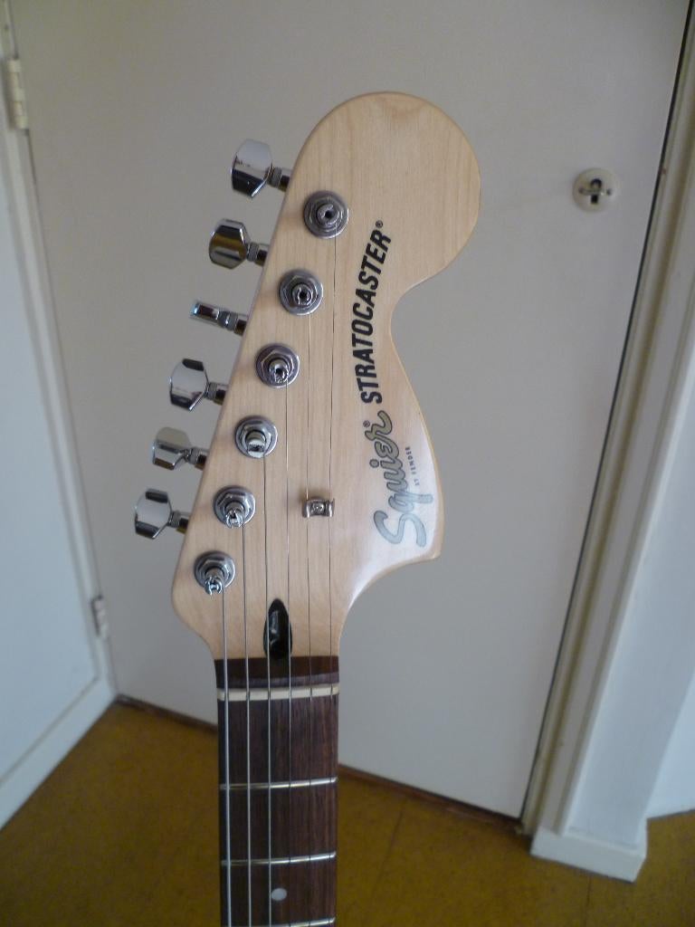 Squier Affinity Strat HSS in Charcoal Frost Metallic  2022, Ophalen, Zo goed als nieuw, Solid body, Fender