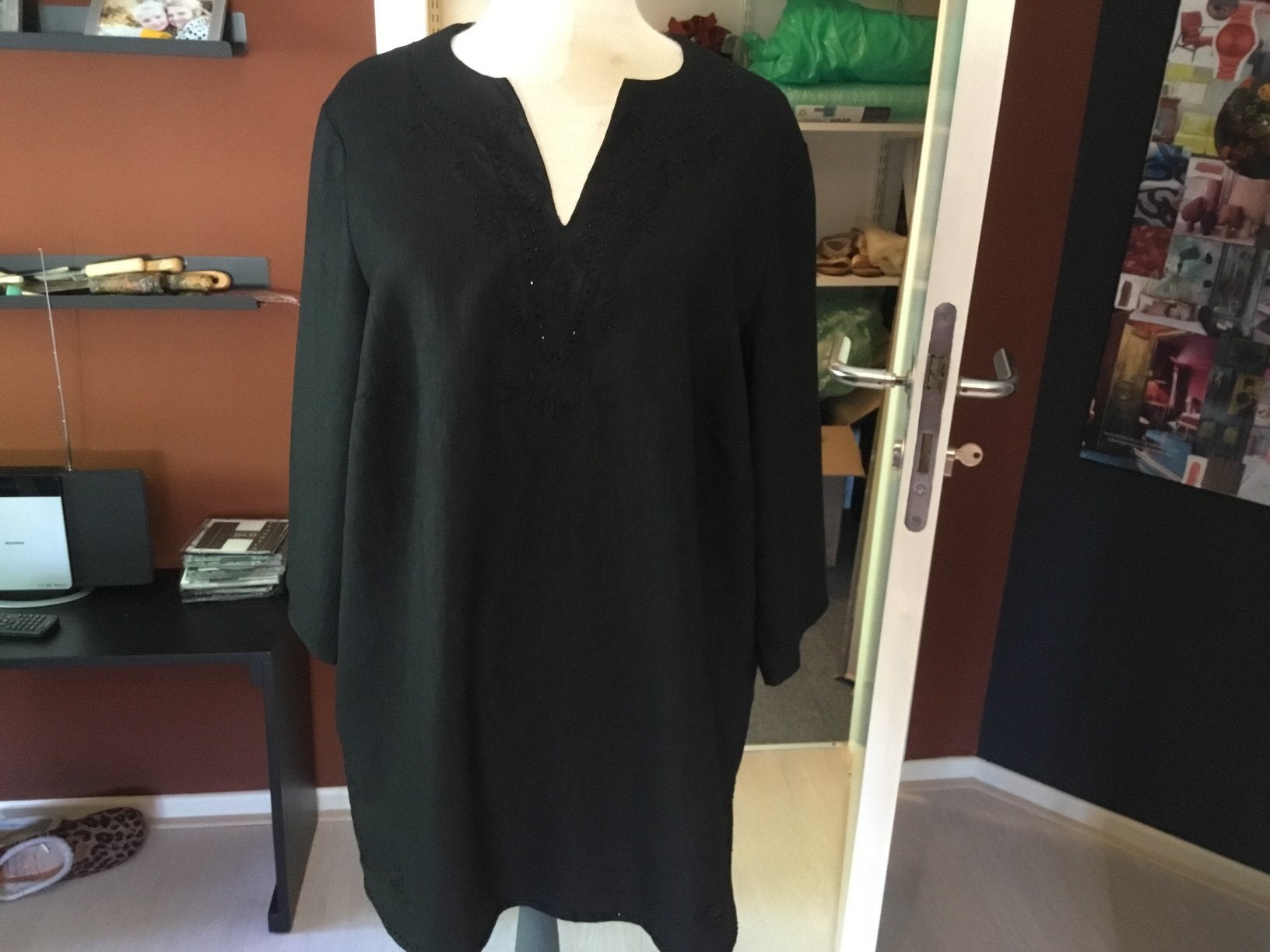 Tuniek zwart zgan 44 met steentje en borduur, Ophalen of Verzenden, Zo goed als nieuw, Maat 42/44 (L), Zwart