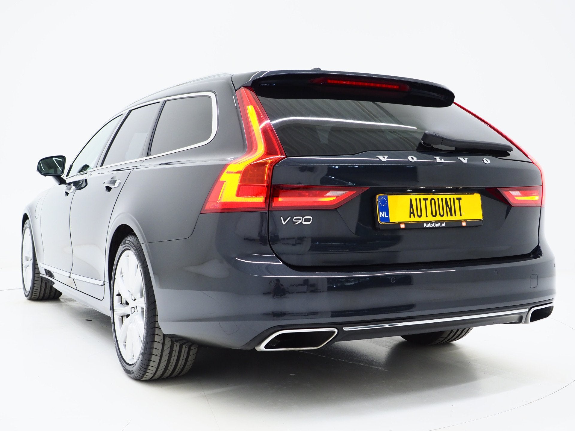 Volvo V90 2.0 T8 AWD Inscription | Panoramadak | Massage | P, Automaat, Dealer onderhouden, Beige, 4 cilinders