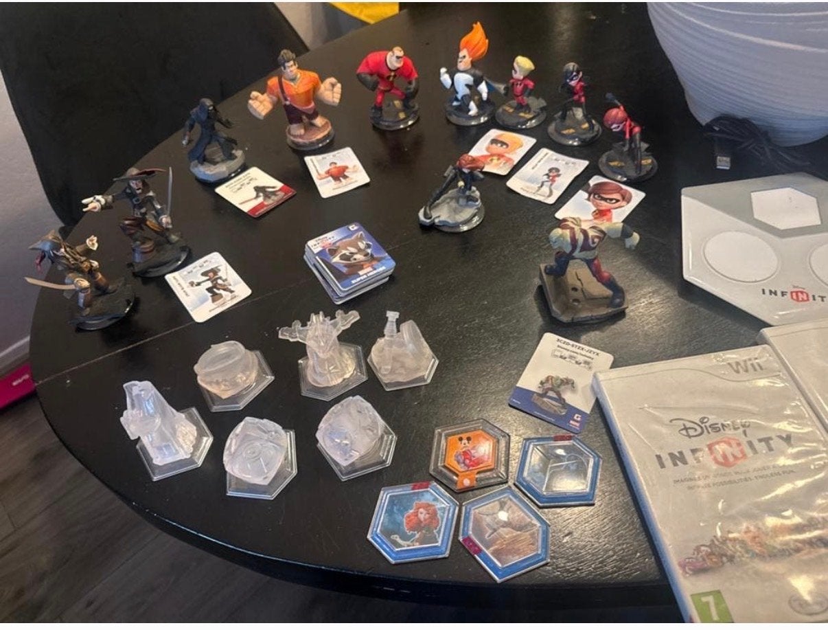 Disney Infinity Wii bundel met figuren 1,50 ps, Avontuur en Actie, Gebruikt, 2 spelers, Eén computer