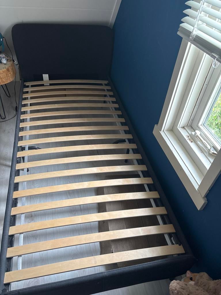 IKEA eenpersoonsbed zwart, Huis en Inrichting, Slaapkamer | Bedden, Ophalen, Gebruikt, 90 cm, Eenpersoons
