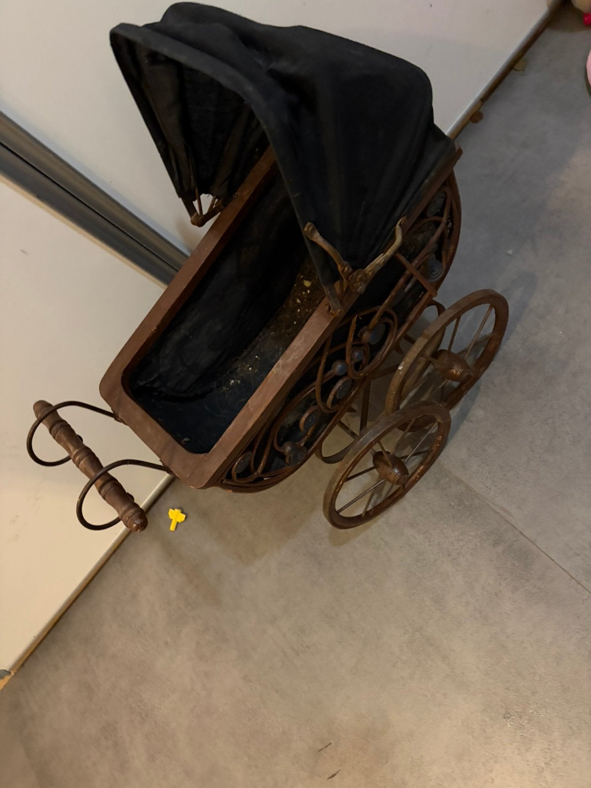 Antieke kinderwagen/poppenwagen, Ophalen