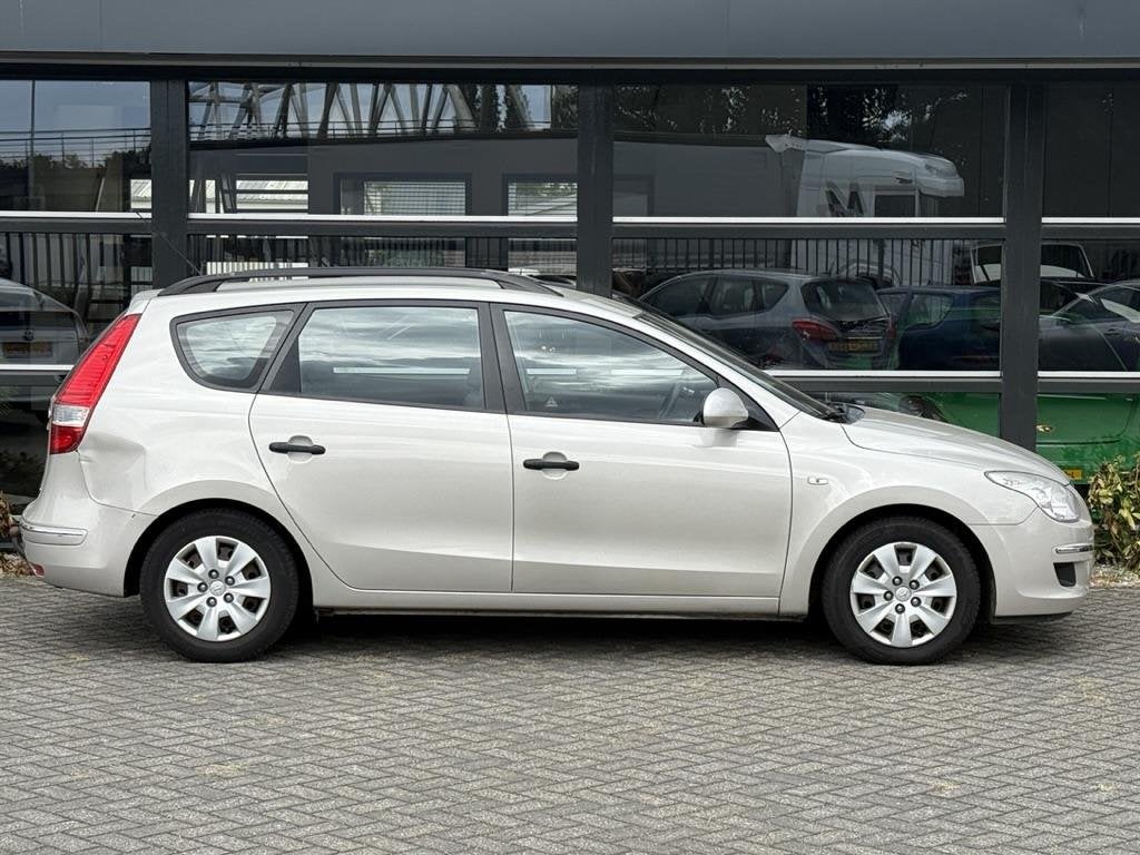 Hyundai I30 CW 1.6 CRDi Active Cool NAP APK !, Auto's, Voorwielaandrijving, Gebruikt, Zwart, 116 pk