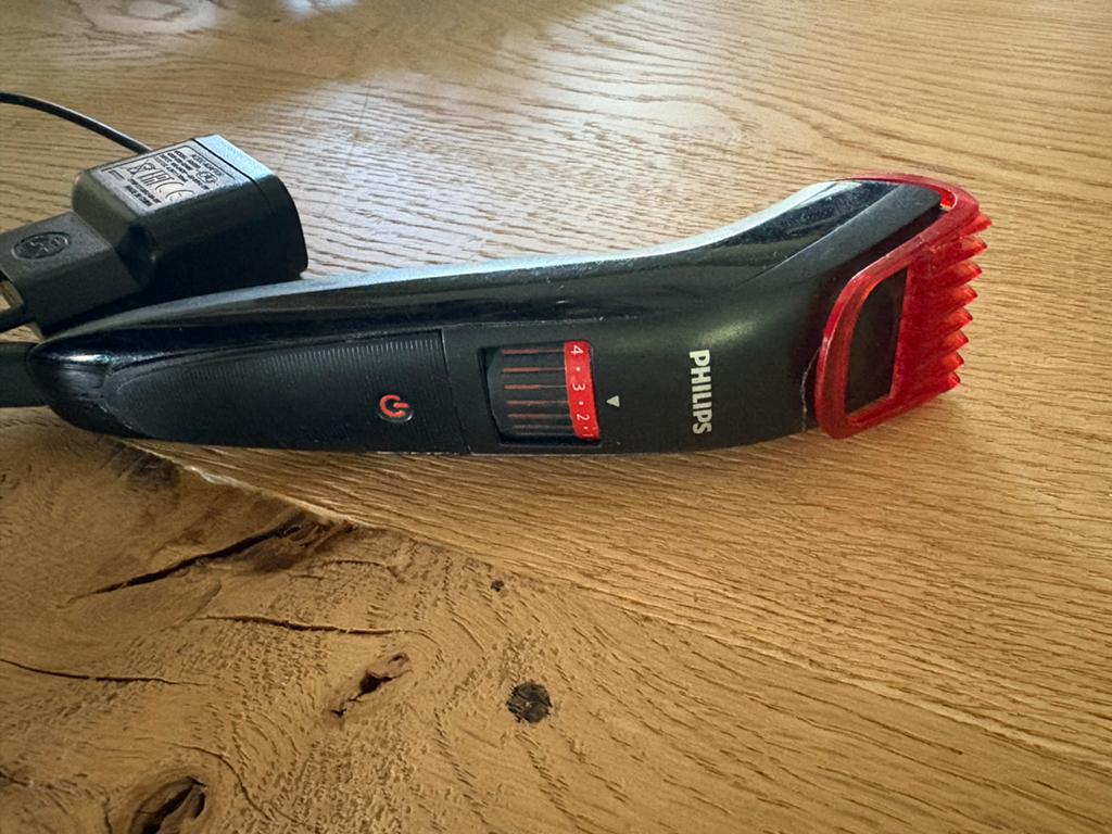 Philips baardtrimmer met oplader, Ophalen of Verzenden, Gebruikt, Scheren en Epileren