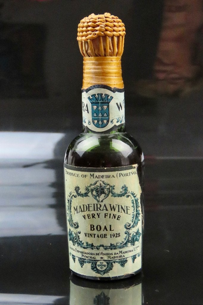 Miniatuurflesje Madeira wine - Boal 1925 - origineel, Verzamelen, Gebruikt, Overige gebieden, Overige typen, Ophalen of Verzenden