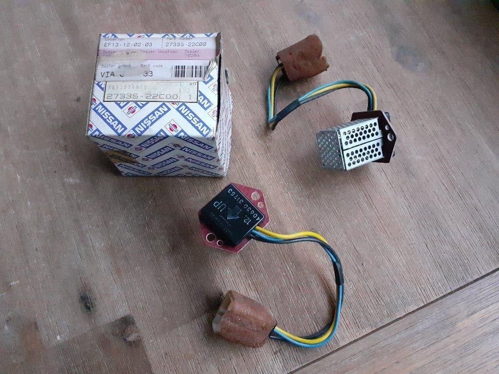2x KACHELWEERSTAND - NIEUW - NISSAN VANETTE - GC22 - NOS, Verzenden