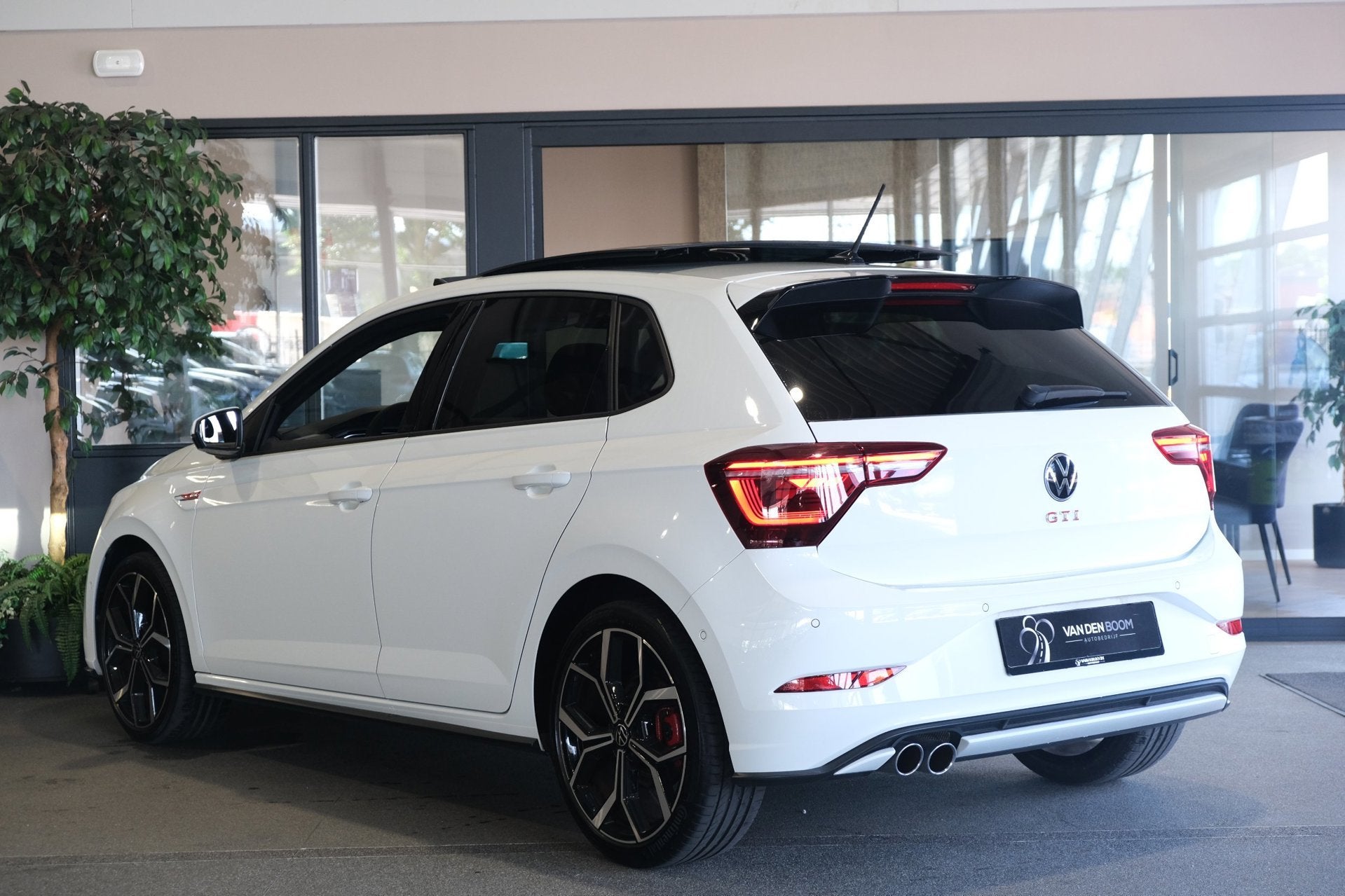 Volkswagen Polo 2.0 TSI GTI 207PK DSG Facelift Pano Alcantar, Auto's, Volkswagen, 1272 kg, 15 km/l, Gebruikt, 680 kg