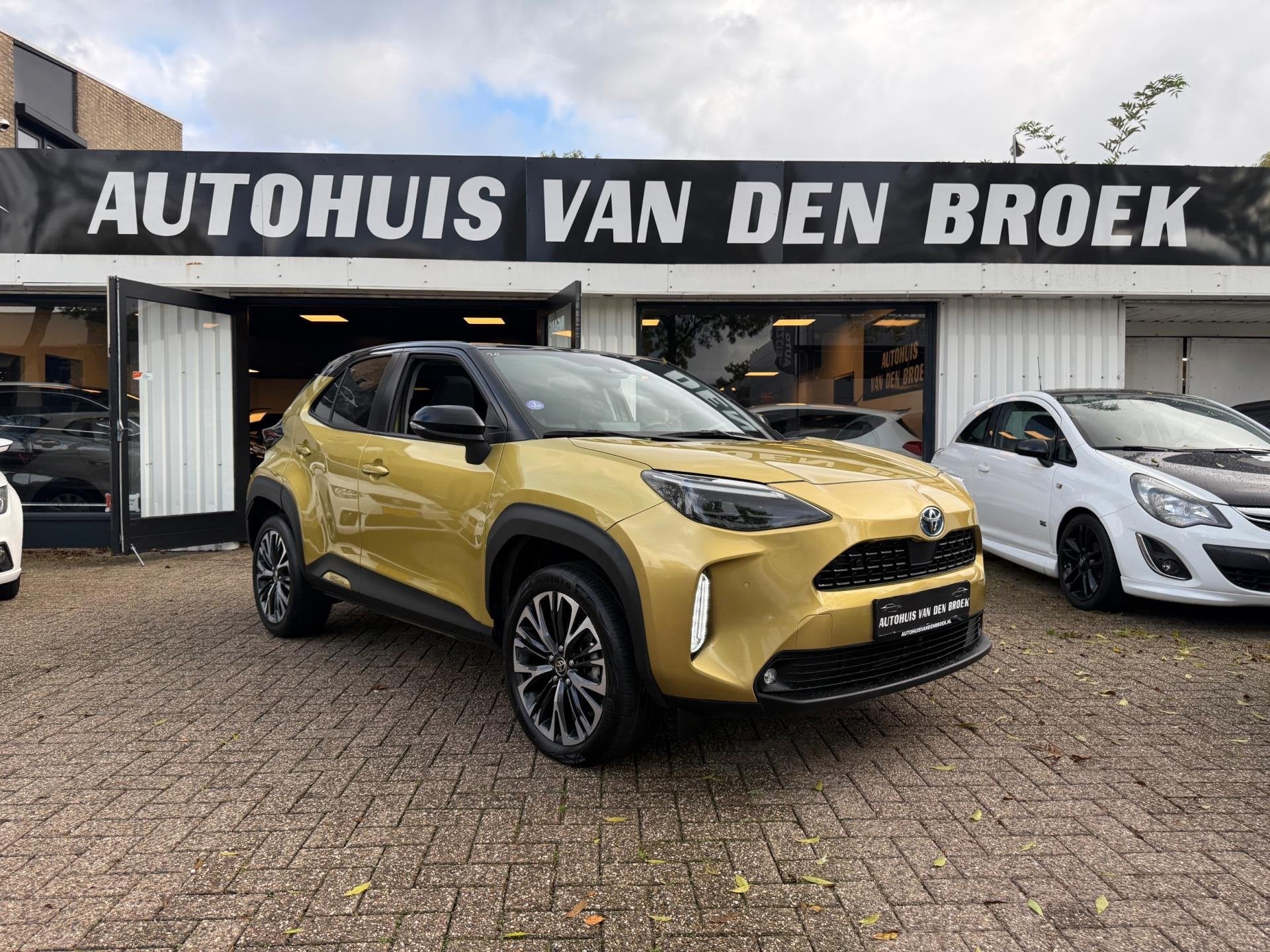 Toyota Yaris Cross 1.5 Hybrid Dynamic|Pano|Jbl|Navi|Carplay|, Dealer onderhouden, 125 pk, Gebruikt, Zwart