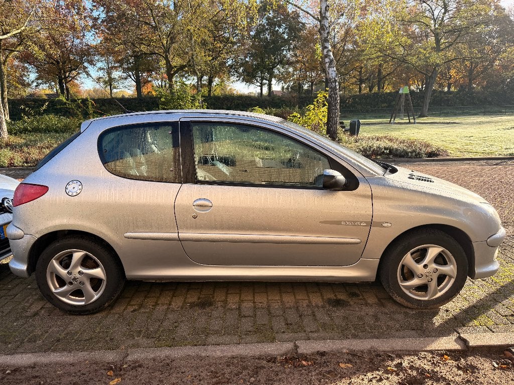 Peugeot 206 1.4 16V XS 3D 2004 Quicksilver, Voorwielaandrijving, 1360 cc, 4 cilinders, Origineel Nederlands