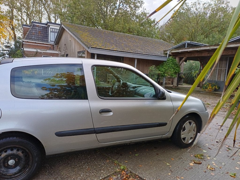 Renault Clio 1.2 RN 3DR  2006 Grijs, Voorwielaandrijving, Stof, 31 €/maand, 4 cilinders