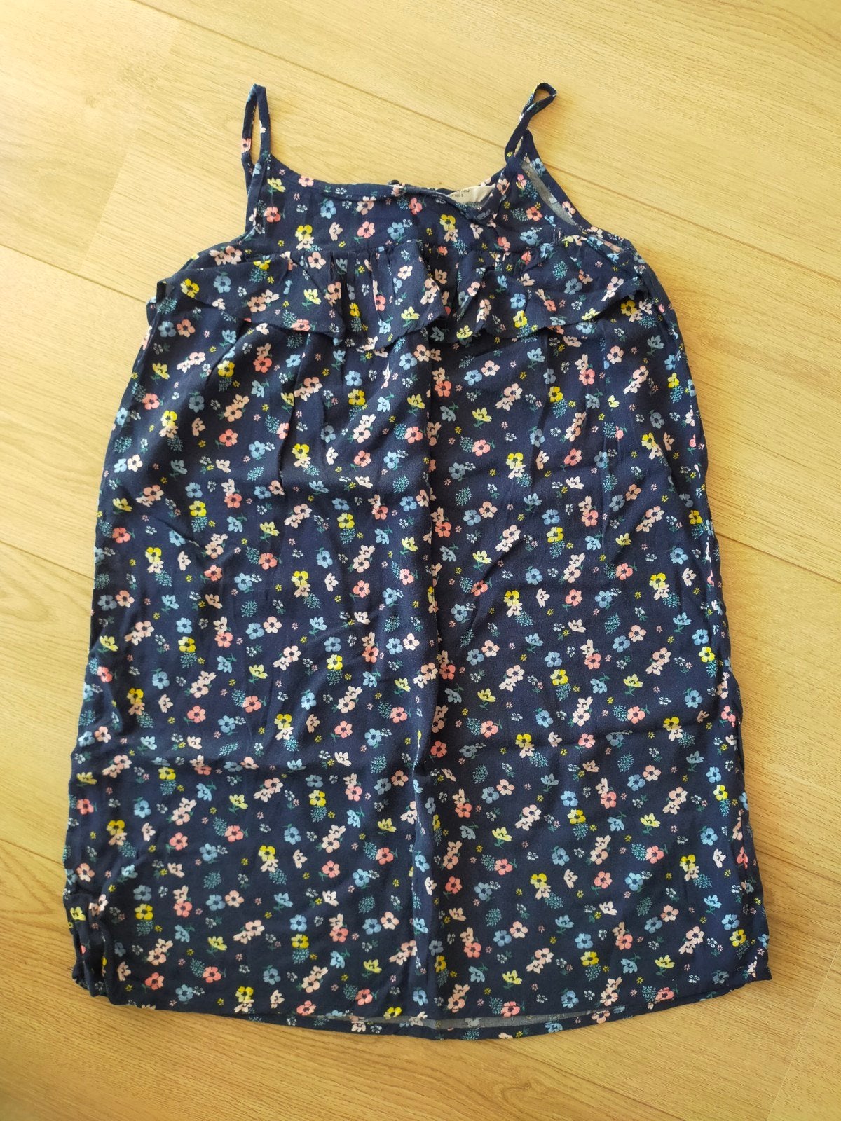 Zgan! Lief donkerblauw bloemen jurkje van H&M. Mt 128, Kinderen en Baby's, Kinderkleding | Maat 128, Meisje, H&M, Ophalen of Verzenden