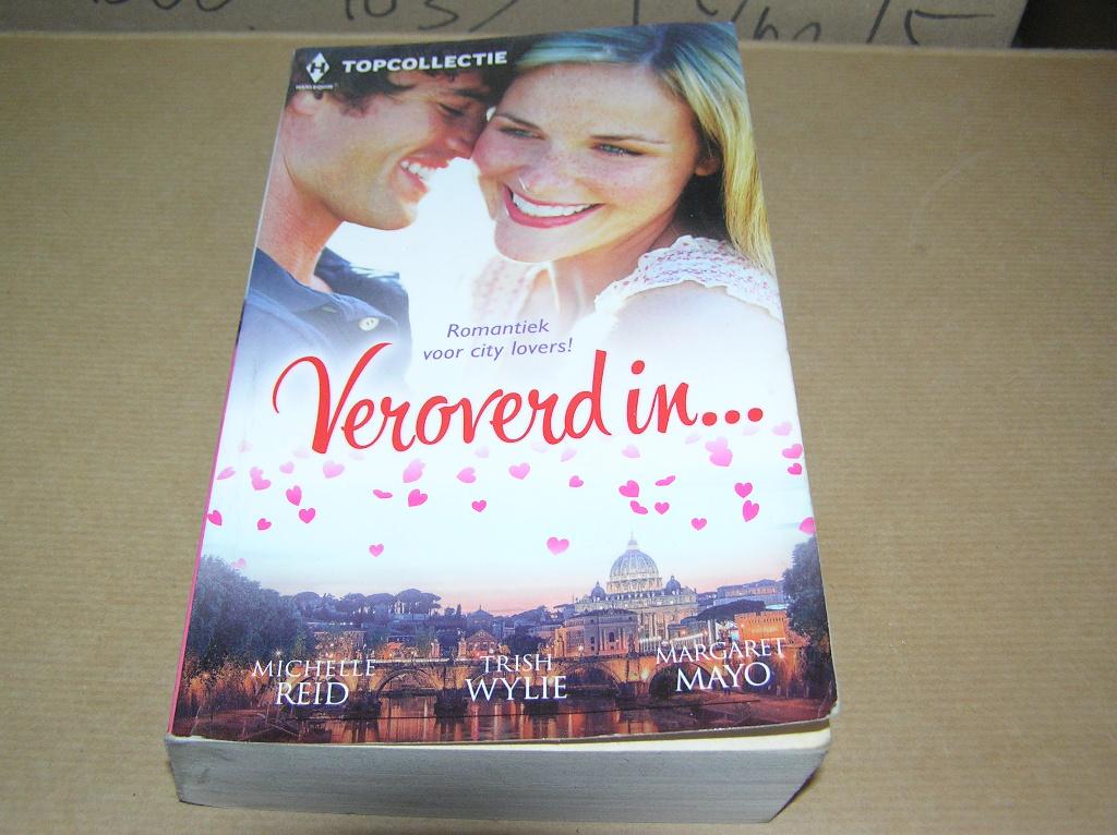 Harlequin topcollectie- Veroverd in..., Boeken, Romans, Zo goed als nieuw, Ophalen of Verzenden