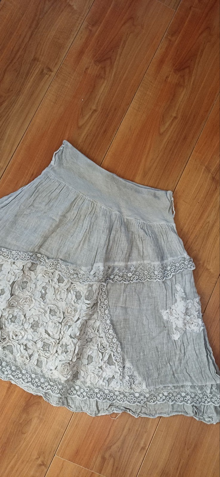Leuk grijs bewerkt rokje met leuke details, maat S, Ophalen of Verzenden, Zo goed als nieuw, Knielengte, Maat 36 (S)