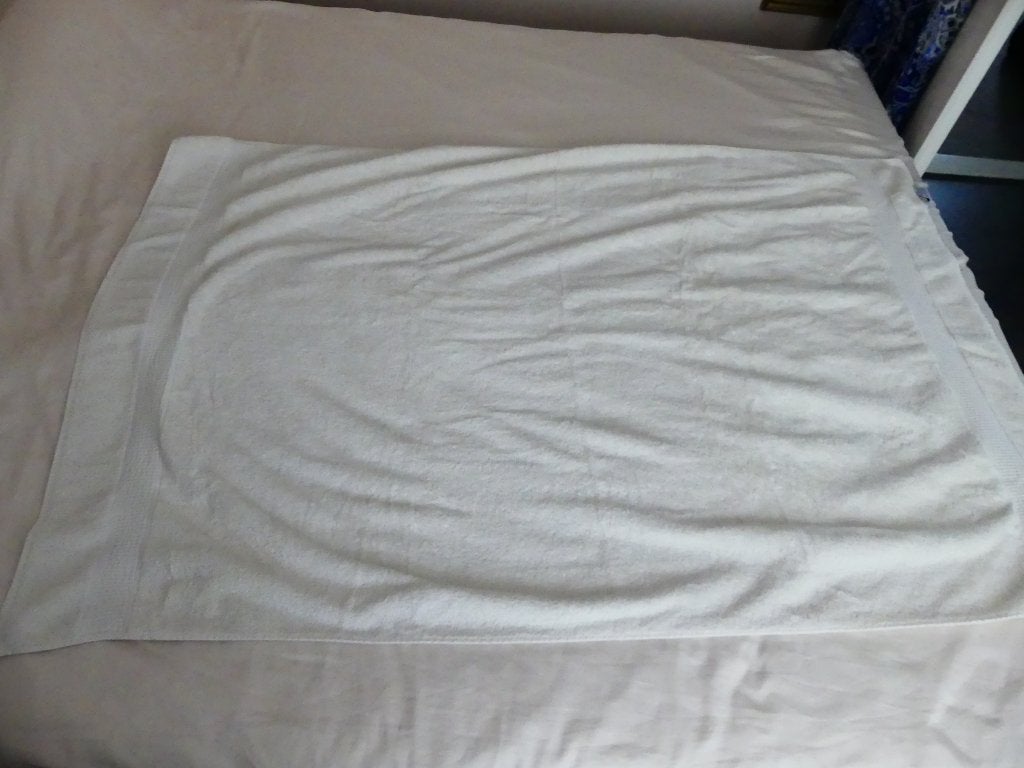 Hema Hotel grote handdoek creme, Huis en Inrichting, Badkamer | Badtextiel en Accessoires, Ophalen of Verzenden, Nieuw, Wit, Handdoek