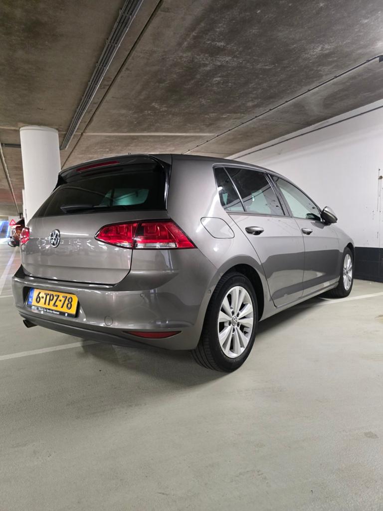 Volkswagen Golf 1.6 TDI 81KW 5D Blue Motion 2014 Grijs, Auto's, Volkswagen, Voorwielaandrijving, 4 cilinders, Origineel Nederlands