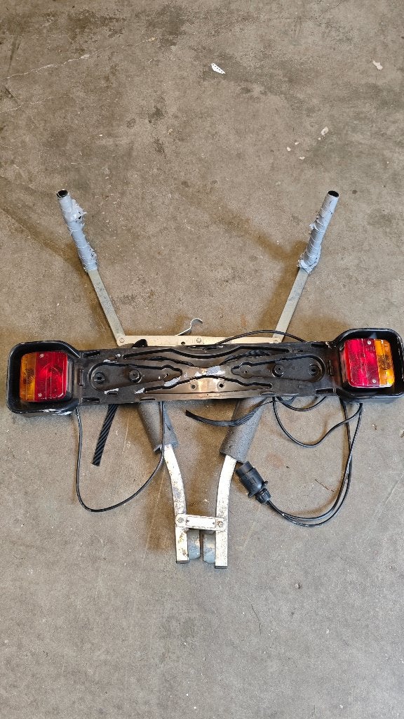 fietsdrager met verlichting, Ophalen of Verzenden, 2 fietsen, Gebruikt, Trekhaakdrager