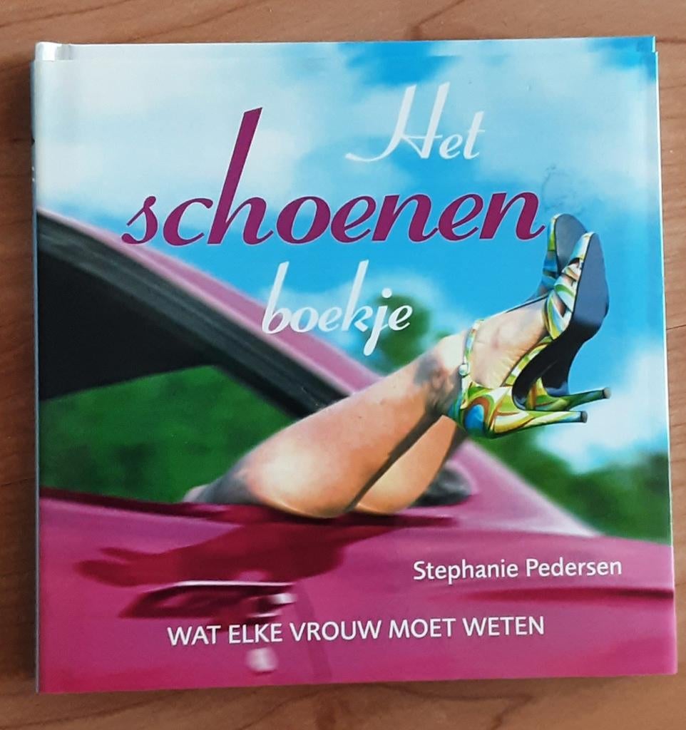 S. Pedersen - Het schoenenboekje, Boeken, Mode, Zo goed als nieuw, Ophalen of Verzenden