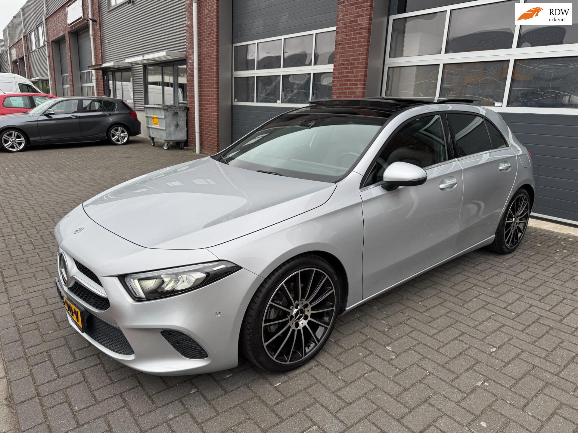 Mercedes-Benz A-klasse A200 LED Pano Widescreen Camera Navi, Auto's, Gebruikt, 4 cilinders, Leder en Stof, 163 pk