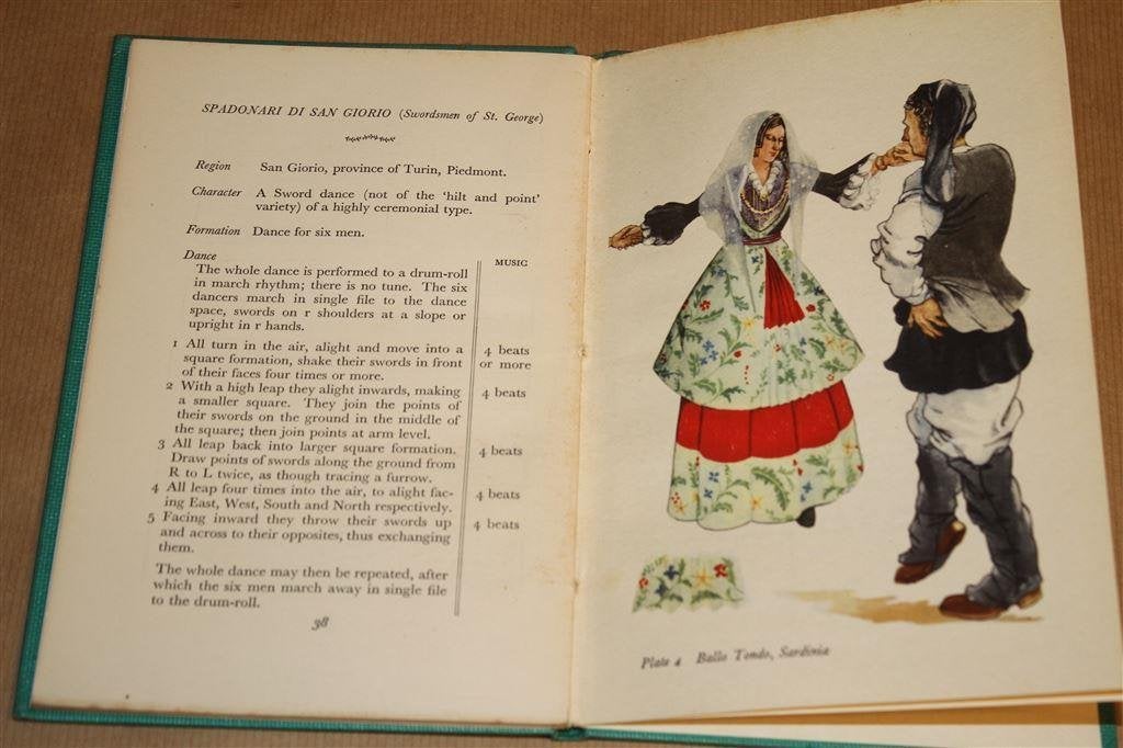 Dances of Italy [1950]. Handboek Europese volksdansen., Boeken, Kunst en Cultuur | Dans en Theater, Ophalen of Verzenden, Gelezen