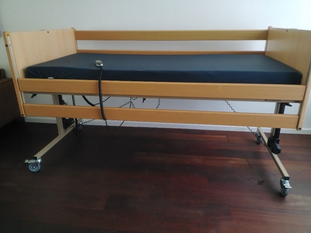 Elektrisch hoog/laag (verpleeg)bed 1-persoons merk Thuasne, Ophalen, 90 cm, Eenpersoons, Hout