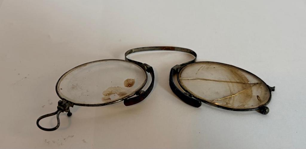 Antieke Pince-nez / Knijpbril met metalen montuur, Ophalen of Verzenden