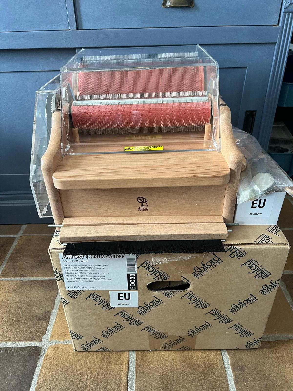 Ashford e-Drum Carder EDC30 - Elektrische Kaardmachine, Ophalen, Overige thema's, Hout, Zo goed als nieuw