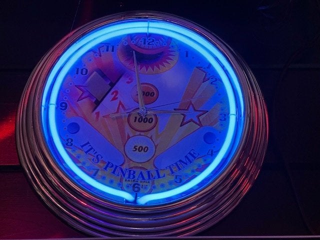 Pinball klok met blauwe neon, Verzamelen, Overige merken, Gebruikt, Elektronisch, Onderdeel of Defecte kast