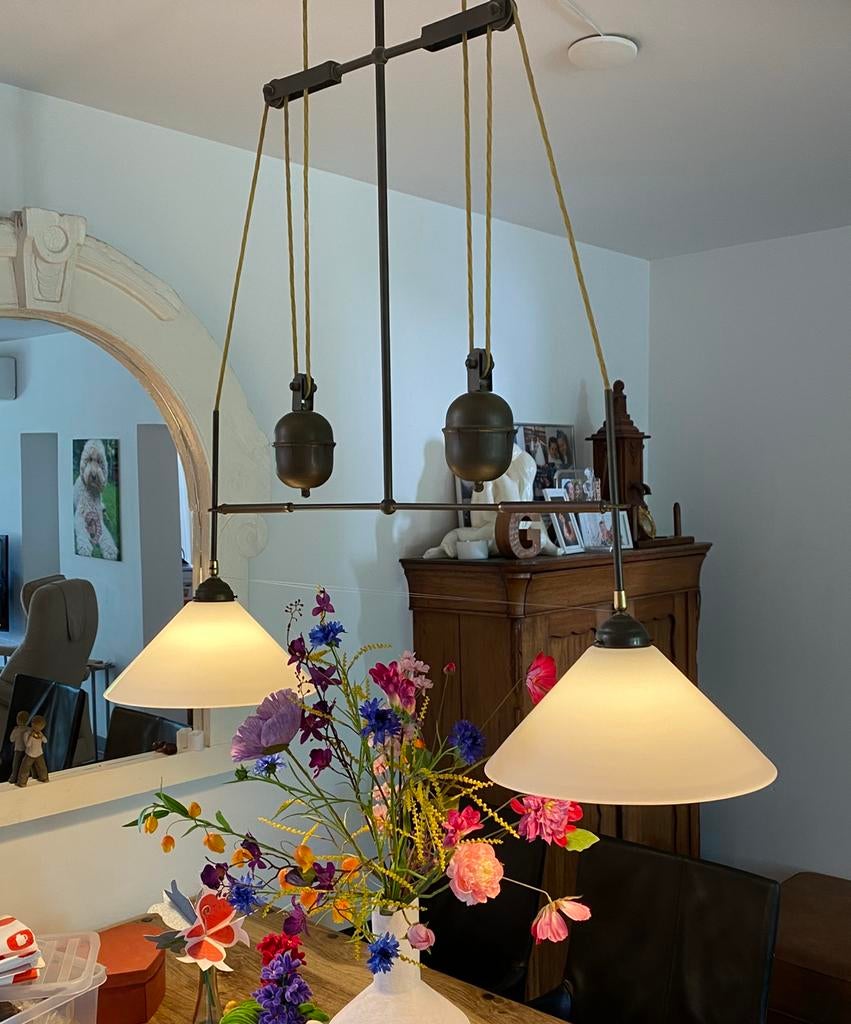 Koperen lamp met 2 melk glazen kappen, Huis en Inrichting, Lampen | Hanglampen, Zo goed als nieuw, Minder dan 50 cm, Ophalen of Verzenden