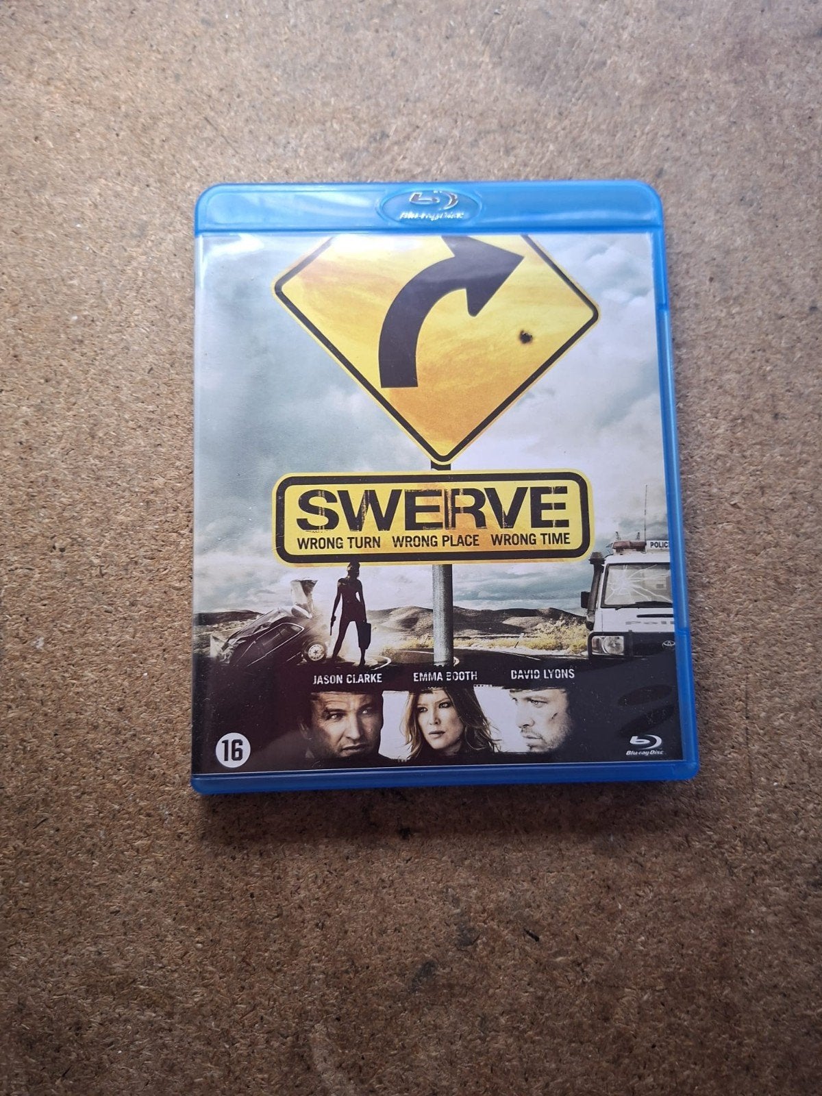 Swerve Blu-ray: Wrong Turn, Wrong Place, Wrong Time, Vanaf 16 jaar, Ophalen of Verzenden, Gebruikt, Actiethriller