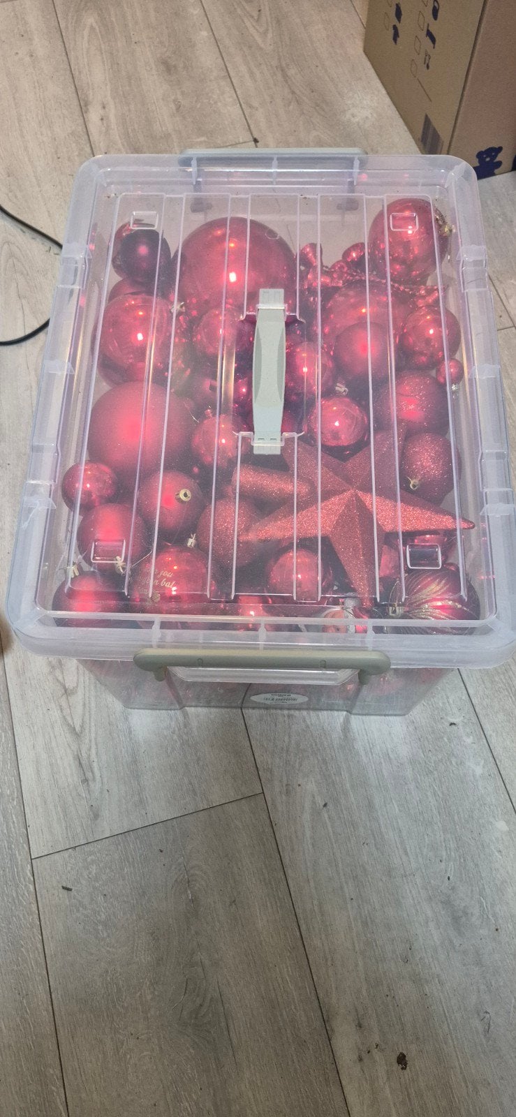 Bak met kerst ballen rood, Ophalen, Gebruikt