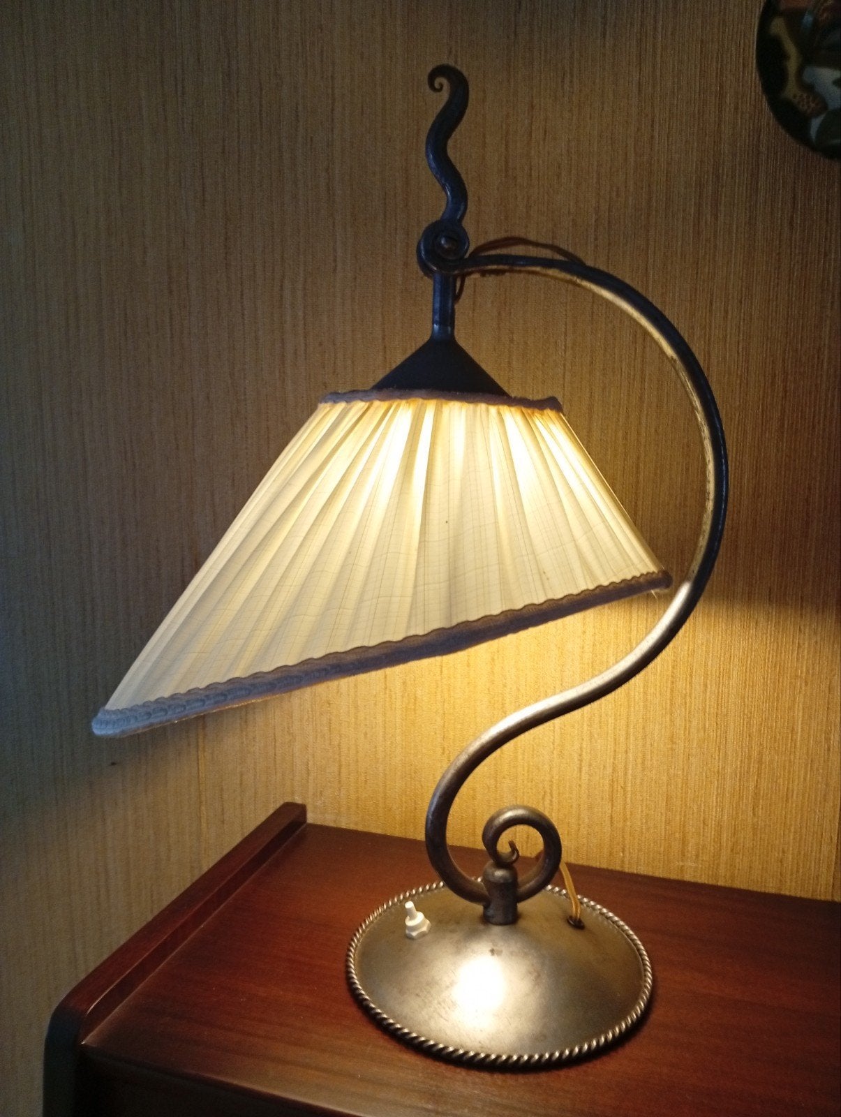 Vintage tafellamp met stoffen kap en smeedijzeren voet, Ophalen
