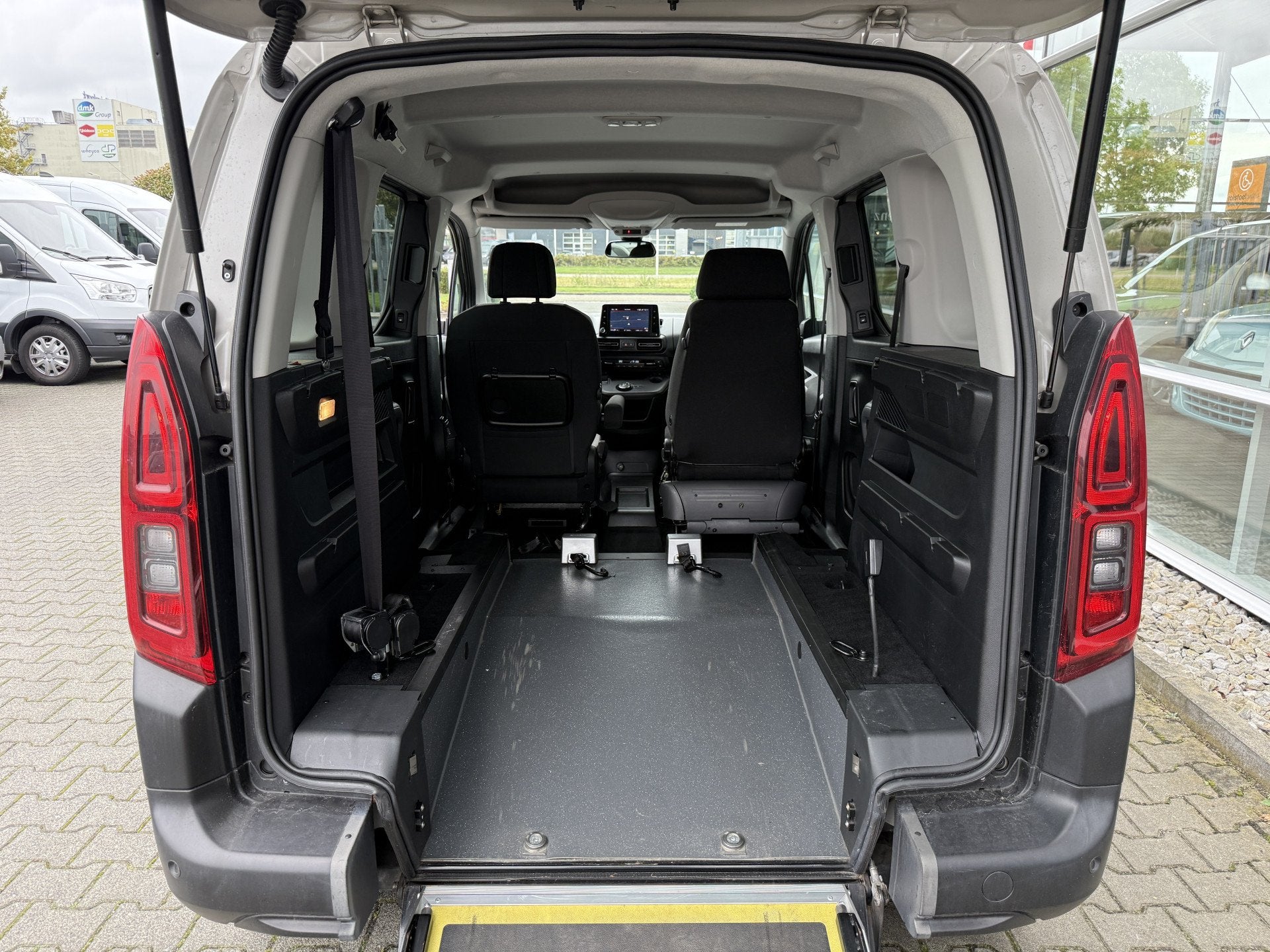 Citroën Berlingo 2+1 Rolstoelauto 1.2 PureTech Shine (Mooie, Auto's, Dealer onderhouden, Stof, Gebruikt, 1645 kg