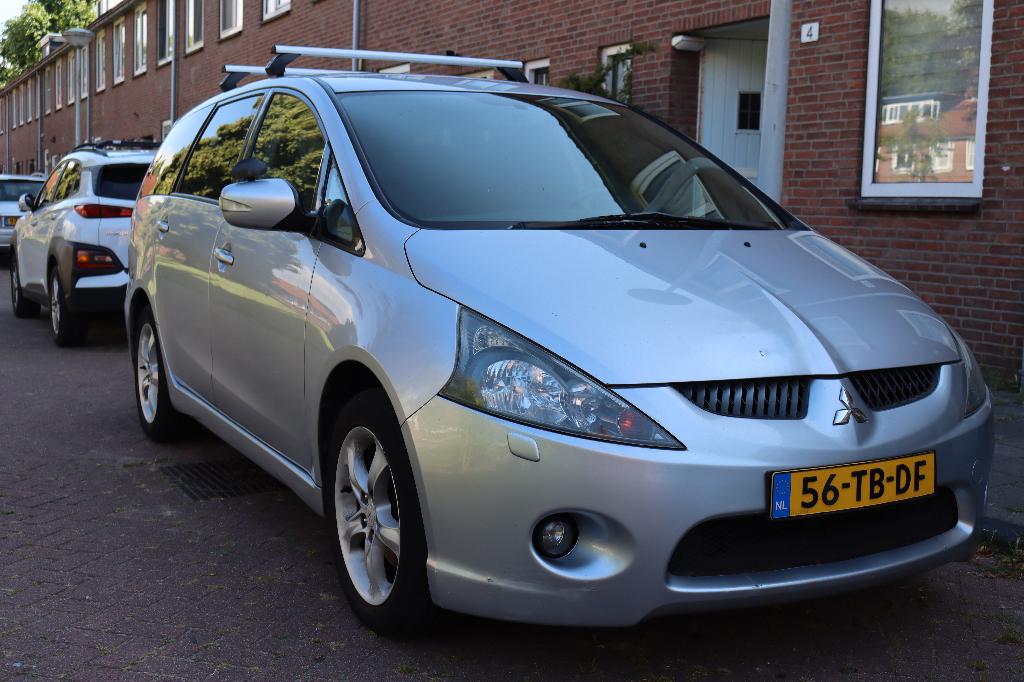Mitsubishi Grandis 2.4 Mivec 7 2006 Grijs, Auto's, Mitsubishi, Voorwielaandrijving, Stof, 164 pk, Metallic lak