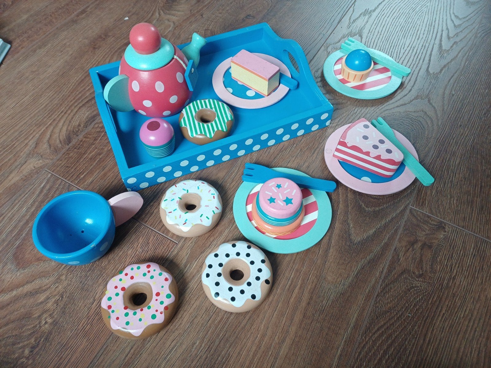 Houten theeservies met donuts en gebakjes, Ophalen, Zo goed als nieuw, Overige typen