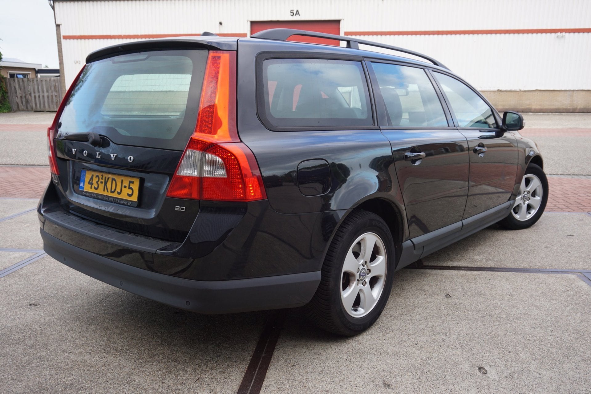 Volvo V70 2.0 Limited Edition, Dealer onderhouden, Gebruikt, Zwart, Zwart