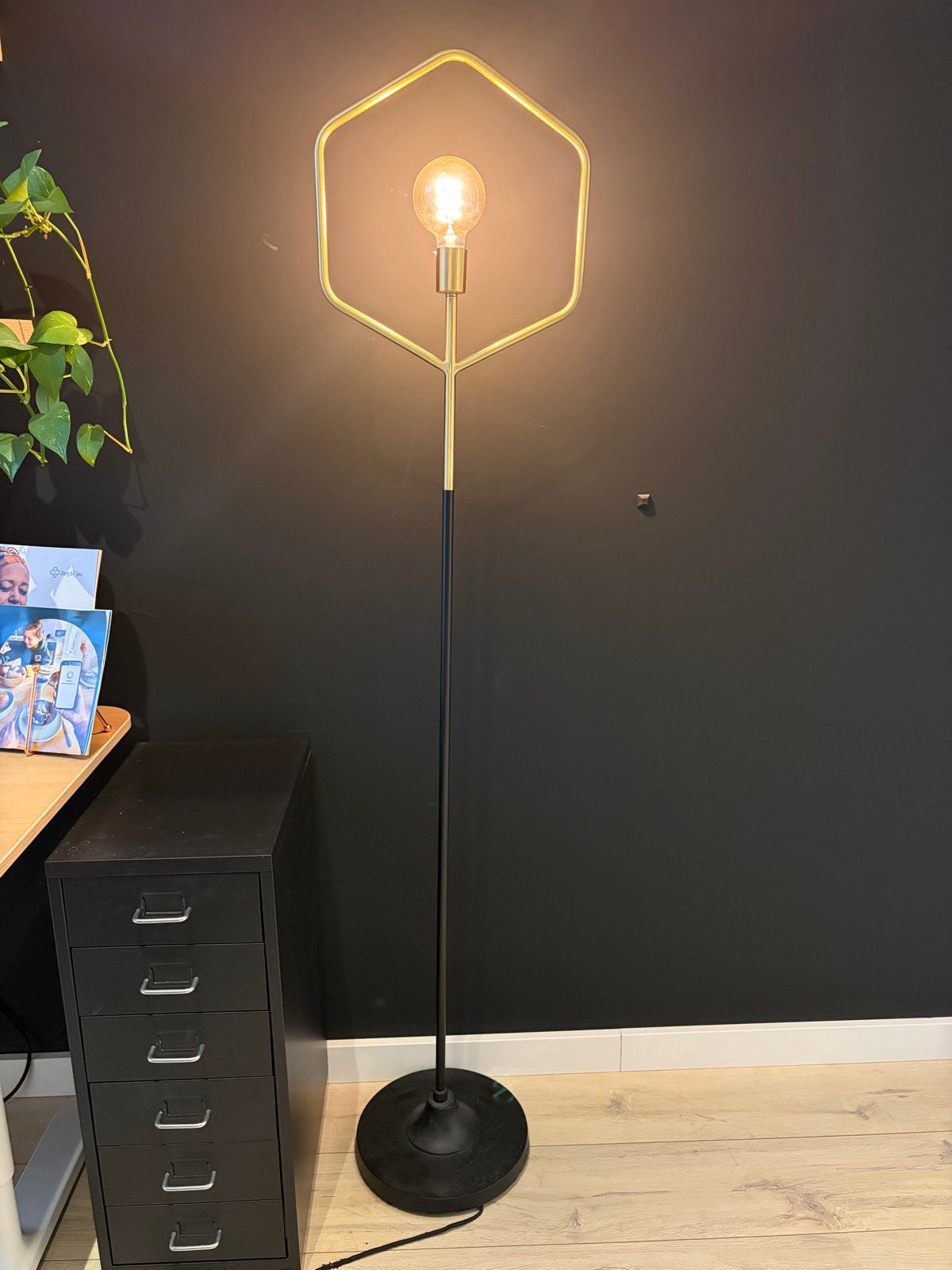 Hexagon vloerlamp - Zwart/Goud, Ophalen, Gebruikt, Metaal, 150 tot 200 cm