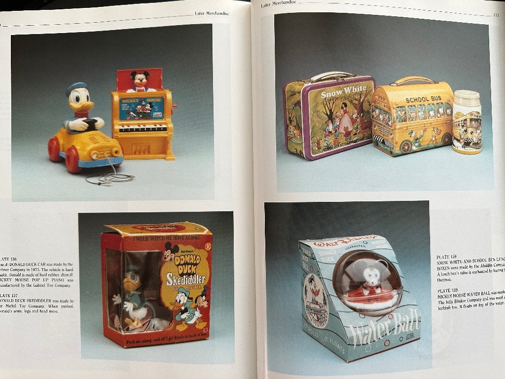 Stern’s Guide to Disney Collectibles deel 1 en 2, Ophalen of Verzenden, Gelezen