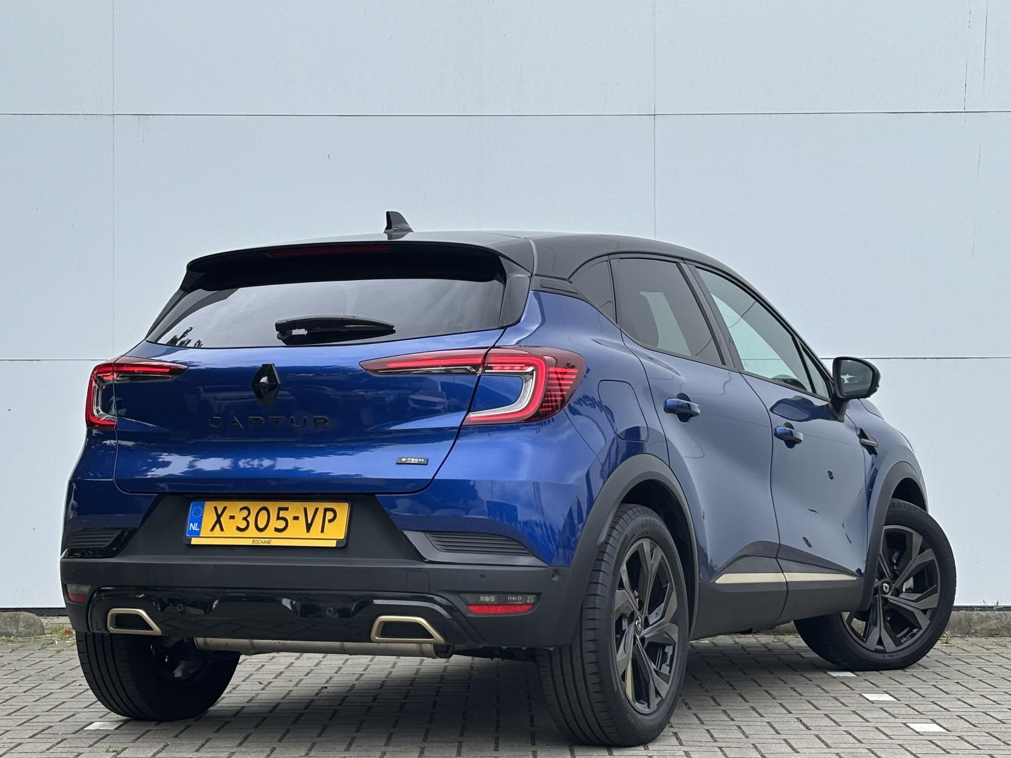 Renault Captur 1.6 E-Tech full hybrid 145 E-Tech engineered, Gebruikt, 715 kg, Blauw, Leder en Stof